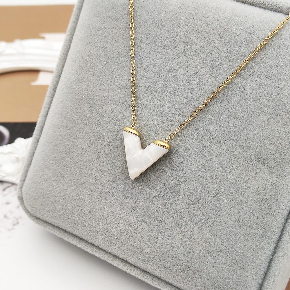 French Light Luxury Double Sided V-shaped White Fritillaria Clavicle Chain for Women with Minimalist Design Sense Versatile Titanium Steel Necklace