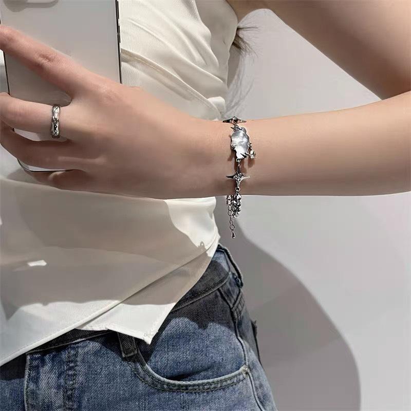 Trendy Lightning Cloud Bracelet for Women - Cool Summer Hip Hop Style, Light Luxury, High-End Niche Design Accessory.