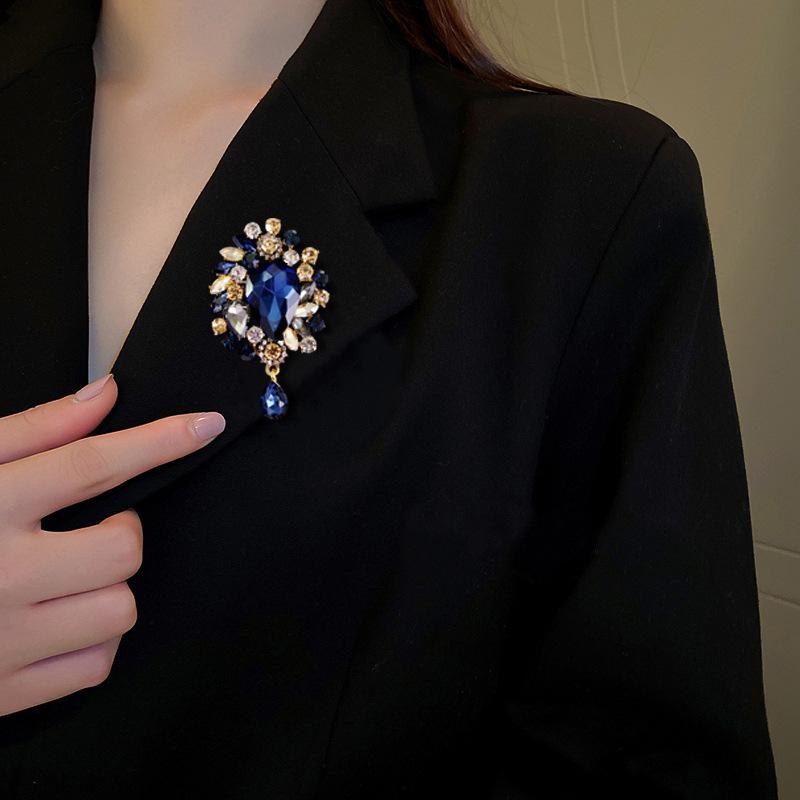 Glitter Sparkle Luxury Vintage Retro Brooches for Girls Elegant Crystal Trendy Jewelry for Women Ladies Accessories Low MOQ