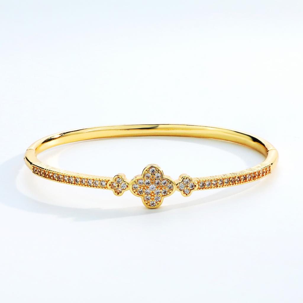 2026 Baby's Breath Bracelet Clover Women's European and American Light Luxury Niche Design Jewelry