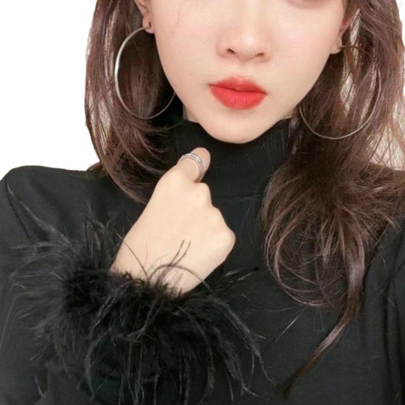 Бархатный приталенный топ с высоким воротником, пэчворком и пушистыми манжетами с длинным рукавом, белый - Модная коллекция 2024