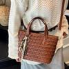Retro Woven Small Bag Women's 2025 New Niche Design Portable Bucket Bag Commuter Shoulder Messenger Bag