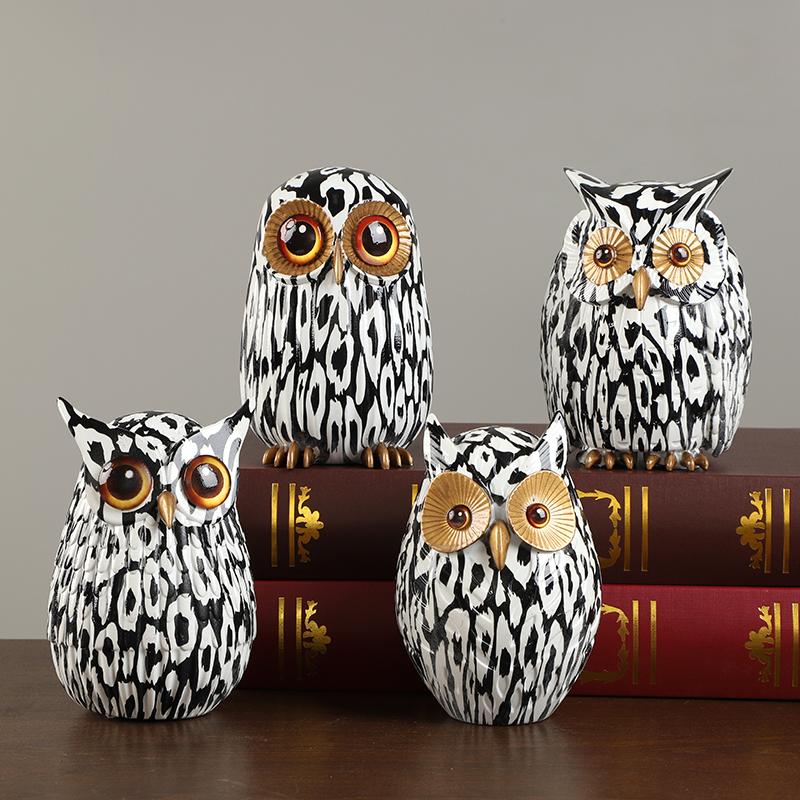 Painted Owl Resin Figurines Nordic Modern Graffiti Animal Sculpture Living Room Ornaments For Home Decor Desk Office Decoration