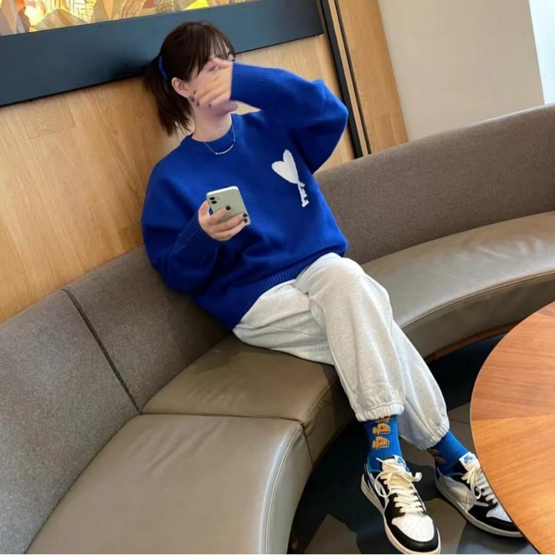 Oversized Knit Sweater With Heart Jacquard Round Neck Loose Fit Unisex Casual Pullover