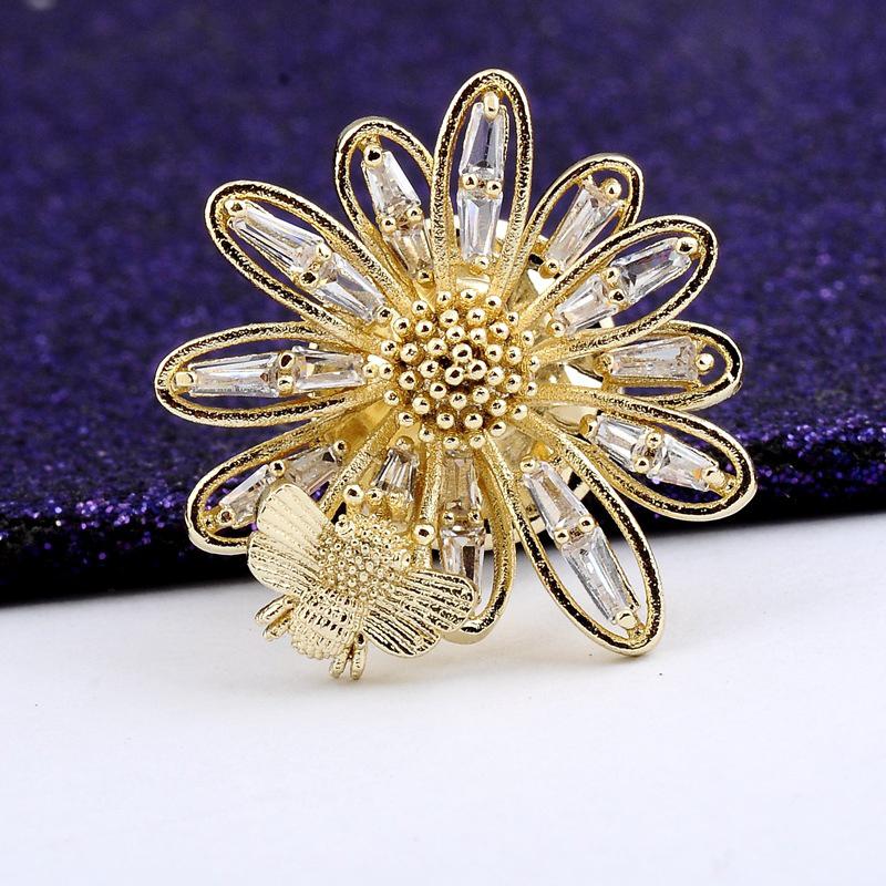 Simple Flower Bee Brooches For Women Daisy Brooch Anti -Glare Pins Shirt Sweater Pin Zircon Clothing Fixed Accessories Jewelry