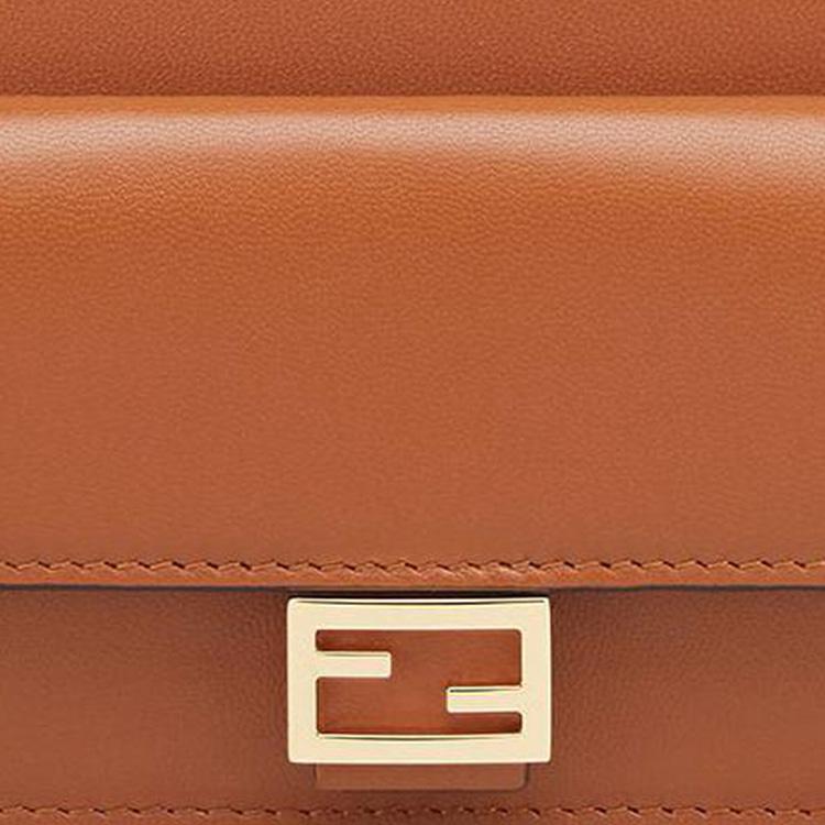 Fendi Багет Однотонный Узор FF Тисненый Золотой Логотип Кожаный Держатель для Карт Женский Держатель для Карт Коричневый 8M0423-AAJD-F1C6J