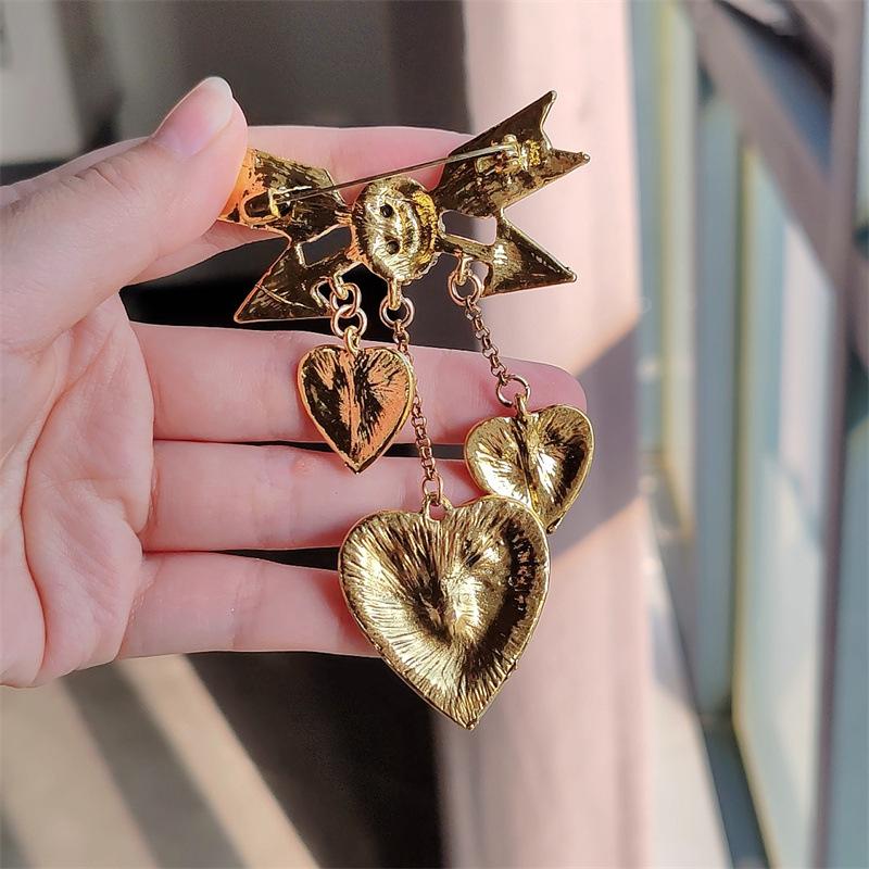 Брошь «Стрела любви Купидона», ретро-брошь «Стрела через сердце», инкрустированная бриллиантами, бахрома, аксессуары