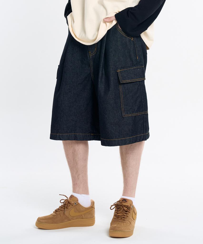 CONTROBANAL3 Raw Denim Wide Cargo Shorts [Black]