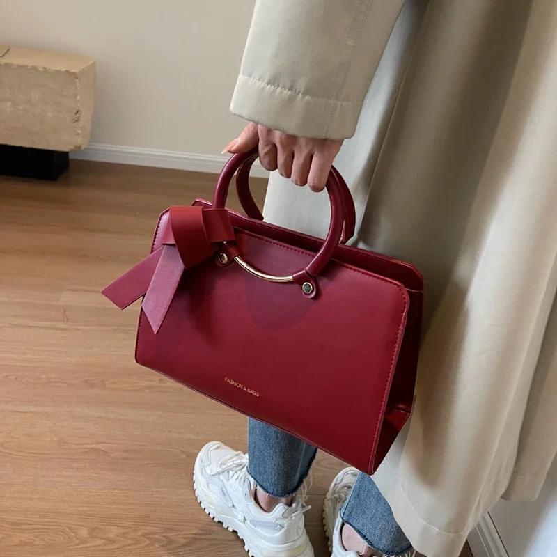 Женская сумка Новая стильная портативная рабочая дорожная сумка большой вместимости Простая и универсальная сумка