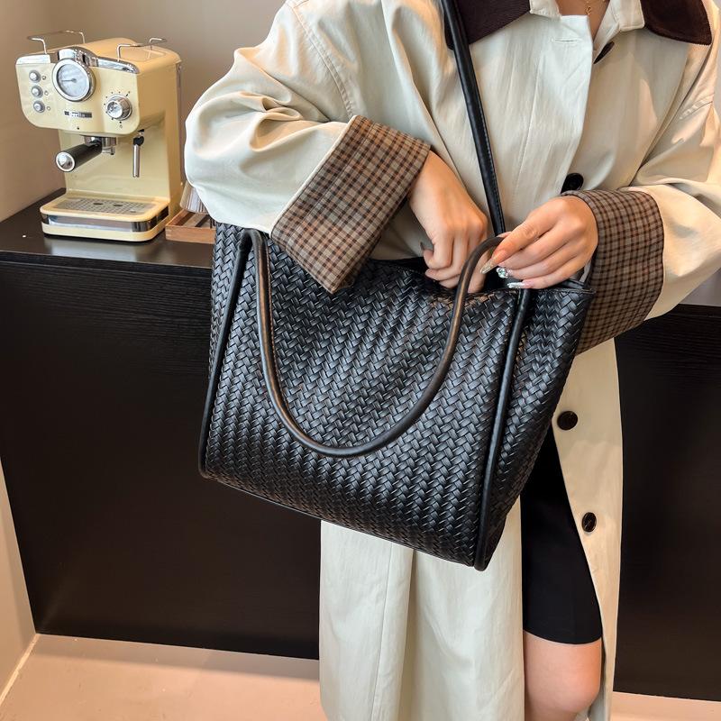 Large-capacity Commuter Bag Women's Autumn and Winter Versatile New Casual Shoulder Shopping Bag Simple Tote Bag