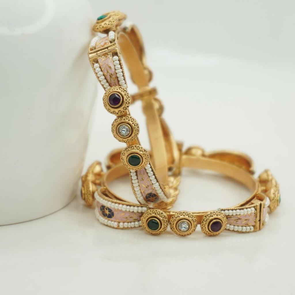 Красивый красиво оформленный старинный позолоченный браслет ручной работы