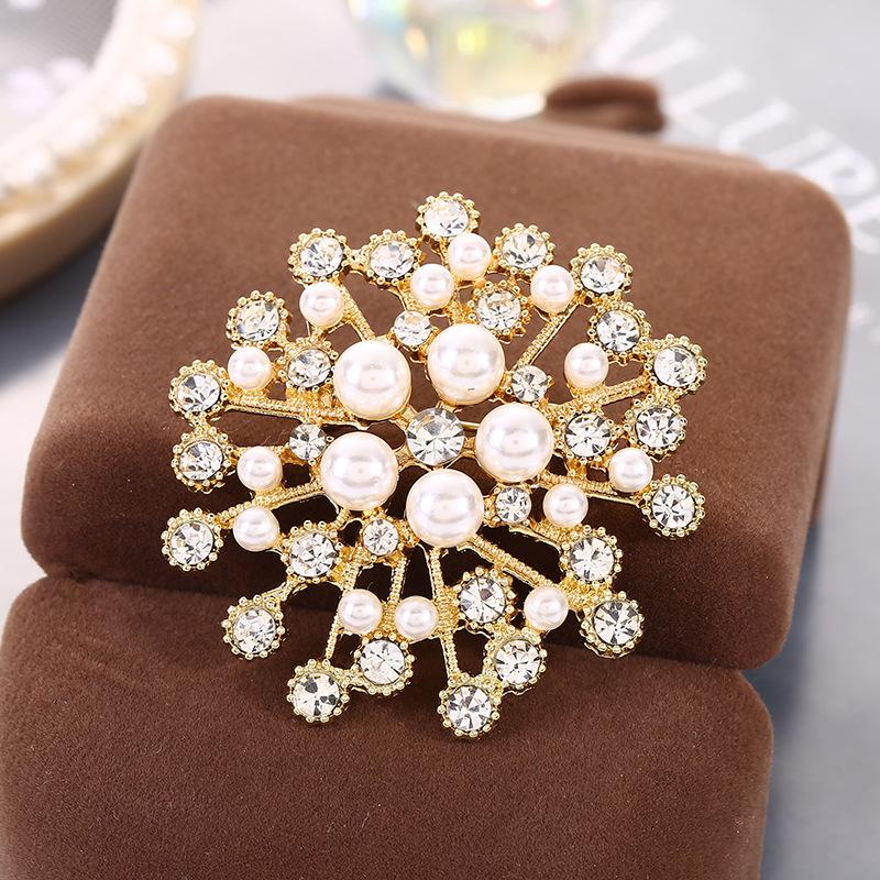 High-end Water Brooch for Women's Cardigan, Elegant Corsage, Marquise Pearl Anti-exposure Pin