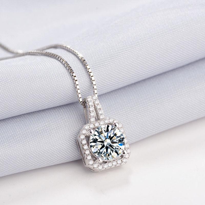 Princess Square Pendant Necklace: Diamond-Studded Clavicle Chain for Women's Fashion, Simple Japanese and Korean Jewelry.
