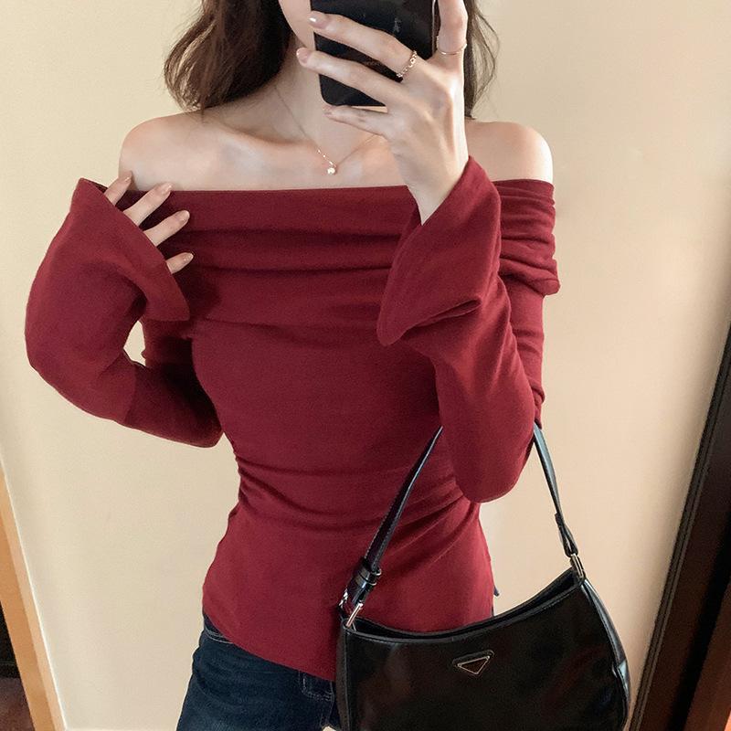 Корейская версия осеннего дизайна с неровными складками и топом на одно плечо для женщин с небольшой универсальной футболкой с длинными рукавами