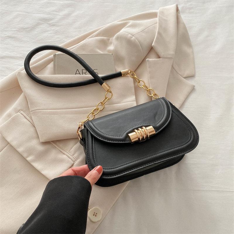 Женская маленькая сумка для поездок на работу Женская сумка-багет на цепочке 2025 новая однотонная сумка-мессенджер