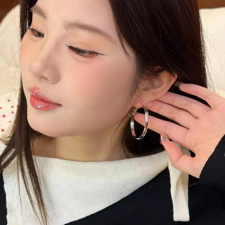 2025 Light Luxury Large Hoop Earrings for Women - High-End, Exaggerated Design for Autumn & Winter