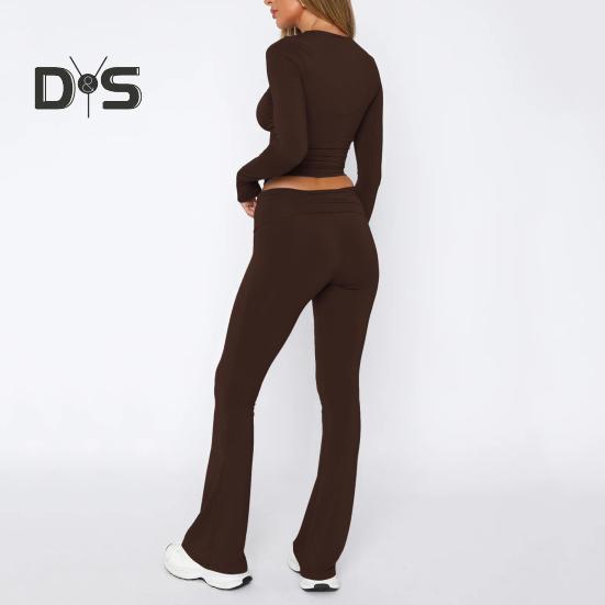 Комплект из 2 предметов: топ и брюки, круглый вырез, однотонный, с длинными рукавами, облегающая футболка, заниженная талия, расклешенные брюки, повседневный спортивный наряд