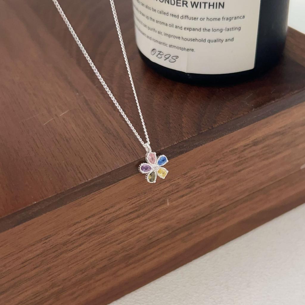Colorful Flower Necklace for Women, Light Luxury, Fashionable, Niche, Small, Fresh, Exquisite, Compact, Versatile, Collarbone Chain