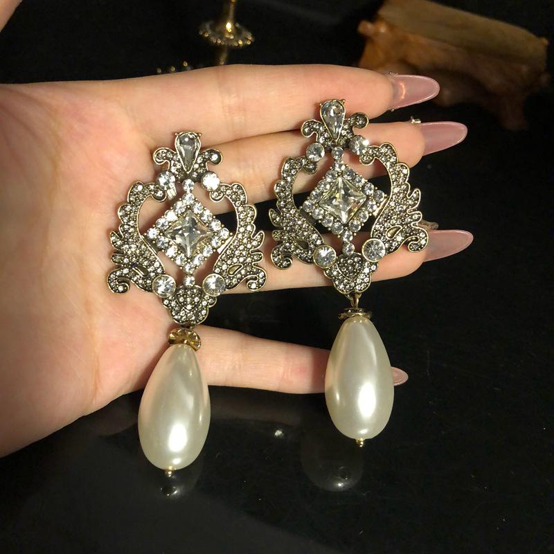 Винтажный многослойный набор ожерелий из жемчуга и драгоценных камней с золотым чокером, серьгами-пусетами, клипсами и цепочкой для свитера для женщин