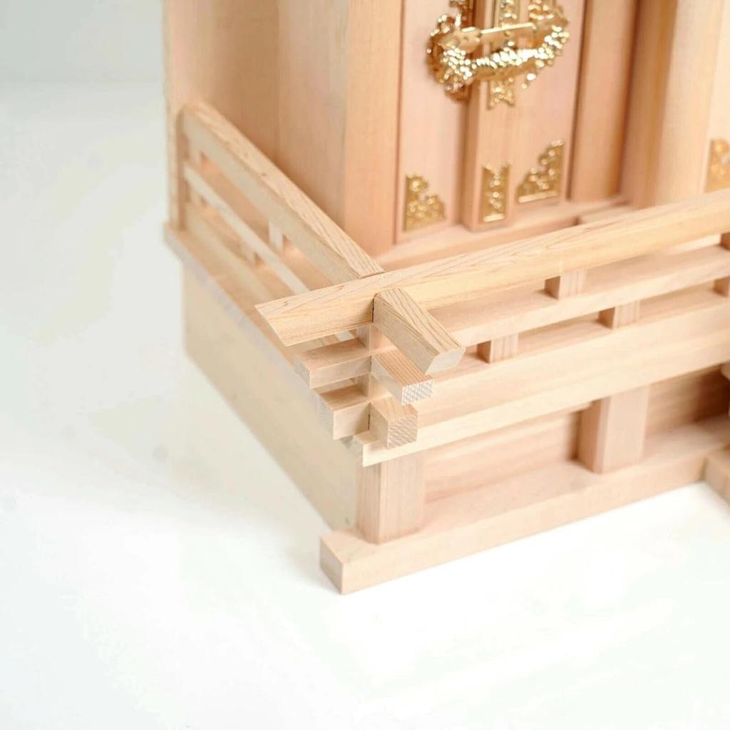 Полный набор из трех маленьких кипарисовых святилищ Кисо Хиноки с разными крышами от Kamidana no Sato.