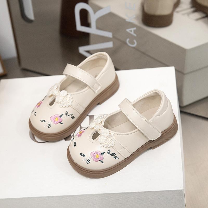 Туфли принцессы для девочек, ажурные, вышитые, детские балетки, нескользящая мягкая подошва, 2025, совершенно новая детская модная обувь, искусственная кожа