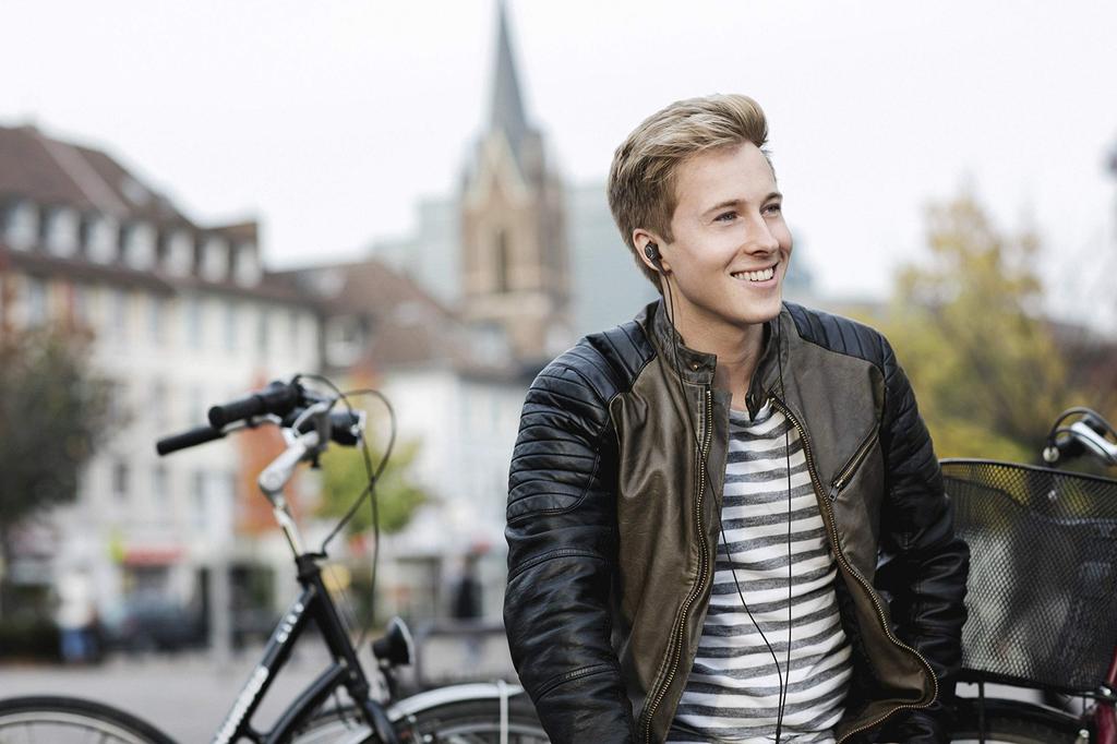 Наушники Audio Technica проводные канального типа Heavy Bass High Resolution совместимы с источниками звука высокого разрешения SOLID BASS Black ATH-CKS1100X