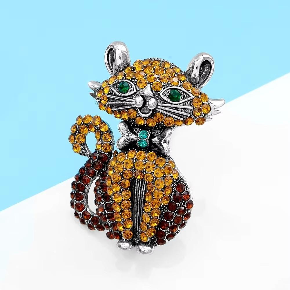 Lovely Design Cat Brooches Rhinestone Vintage Pin Feminine Style Animal Brooch Party Accessories