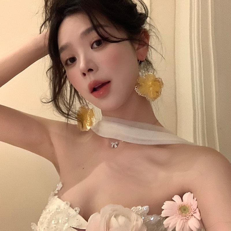 Маленькие свежие желтые серьги-пусеты с сетчатыми цветами, летние милые серьги-пусеты в стиле легкой роскоши, отпускной стиль, высококлассные серьги