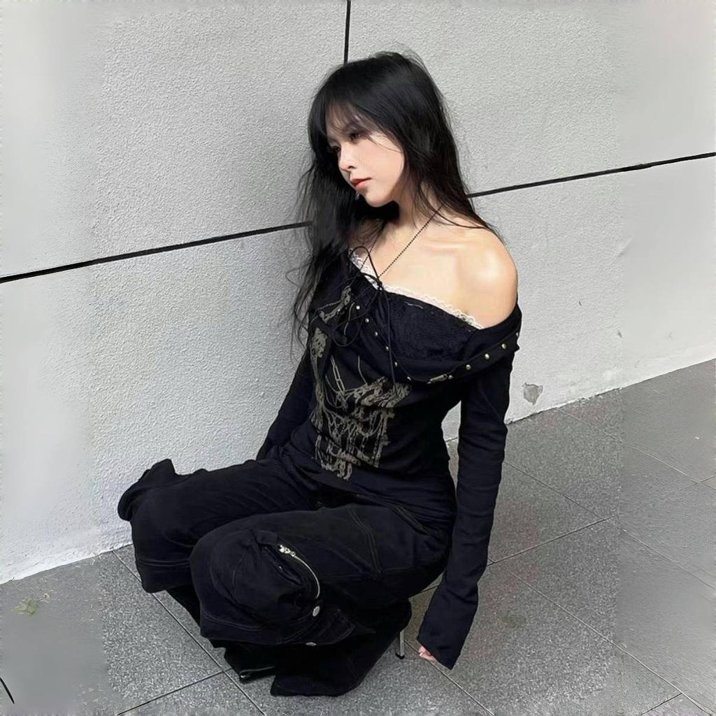 2KWEIRD Gothic Design Retro Long Sleeved Babes T-shirt Y2k Printed Lace Stitch Slim Tops 2000s Black Fashion Fake Two Pieces Tees New