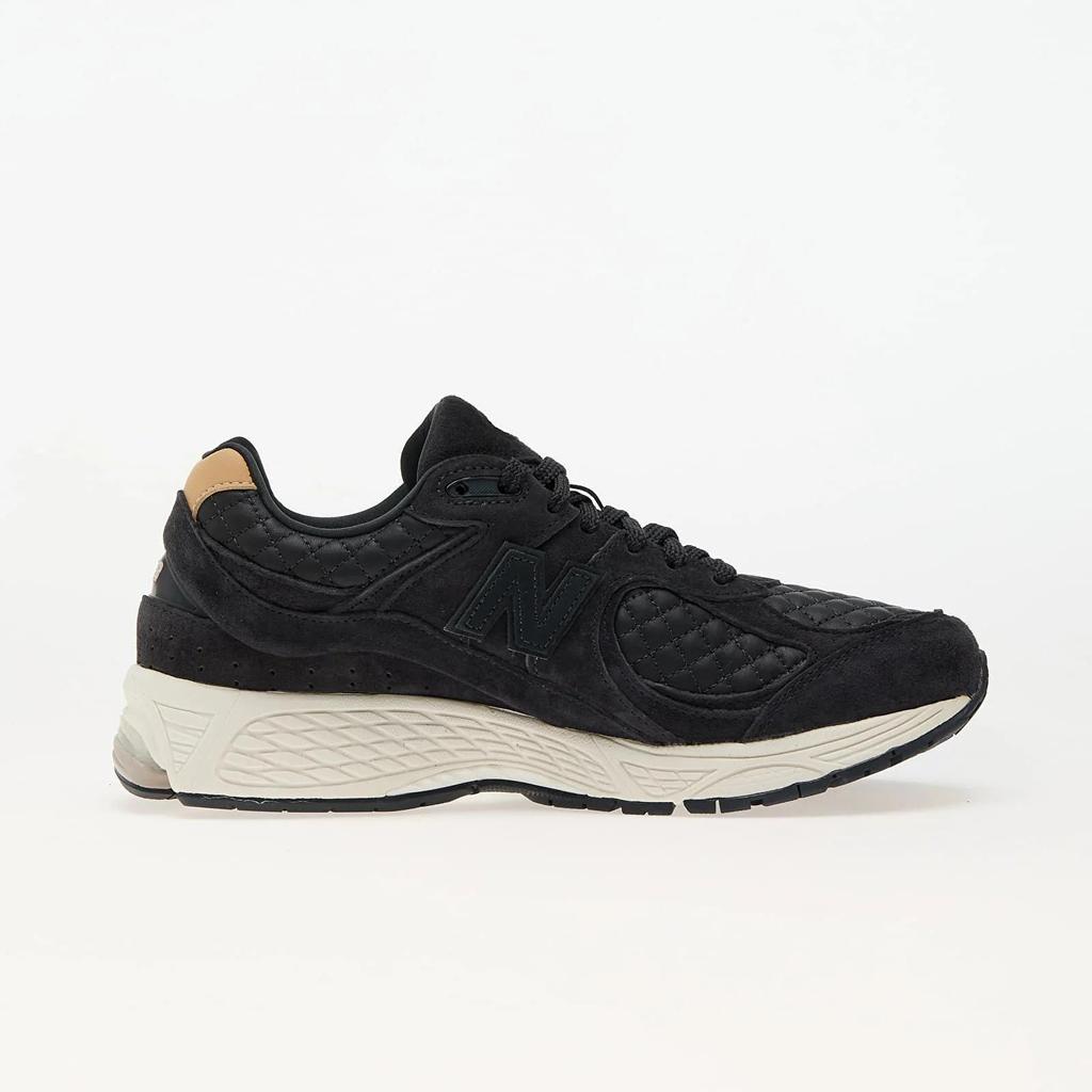 Sneakers New Balance Black 2002R