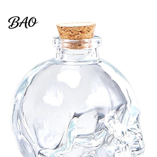 Bourbon Storage Bottle Skull Whiskey Decanter, 3D Glass Liquor with Stopper, Novelty Wine Dispenser for Home Bar, Unique Gothic Gift Men Smooth Pour