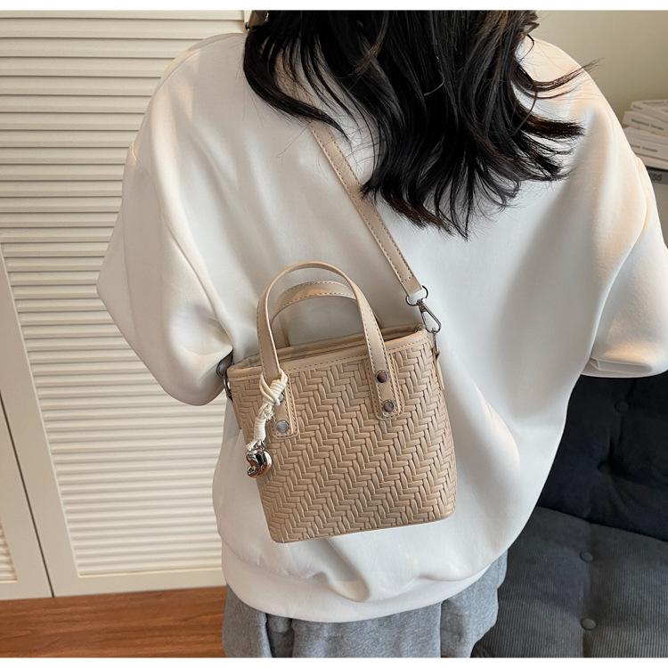 Niche Bag Women's 2025 Summer New Fashion Women's Bag Popular Shoulder Messenger Bag Small Bag Mobile Phone Bag