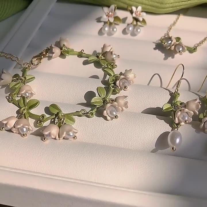 Lily of the Valley bracelet niche design sense high Mori French retro niche light luxury super fairy girl heart pearl bracelet