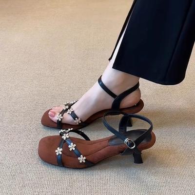 Французские сандалии с цветком из страз и квадратным носком женские 2025 лето новые темпераментные универсальные сандалии на высоком каблуке для юбки