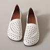 Новый стиль повседневной обуви Женские ретро с перфорацией Мягкая подошва Противоскользящие Плоские Кроксы