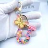 Сладкие Разноцветные Пайетки Сердечки Брелок с Буквой Инициалом Кисточки Подвеска Бабочка Брелок для Женщин Девушек Сумка Кошелек