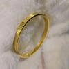 Новый модный браслет из титановой стали с простыми золотыми гладкими полосками для женщин в корейском стиле с имитацией золотой пряжки