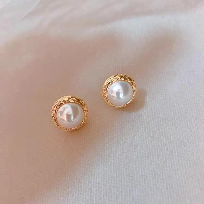 Sterling Silver S925 French Retro Geometric Round Pearl Stud Earrings Simple and Light Luxury Design Hong Kong Style Women