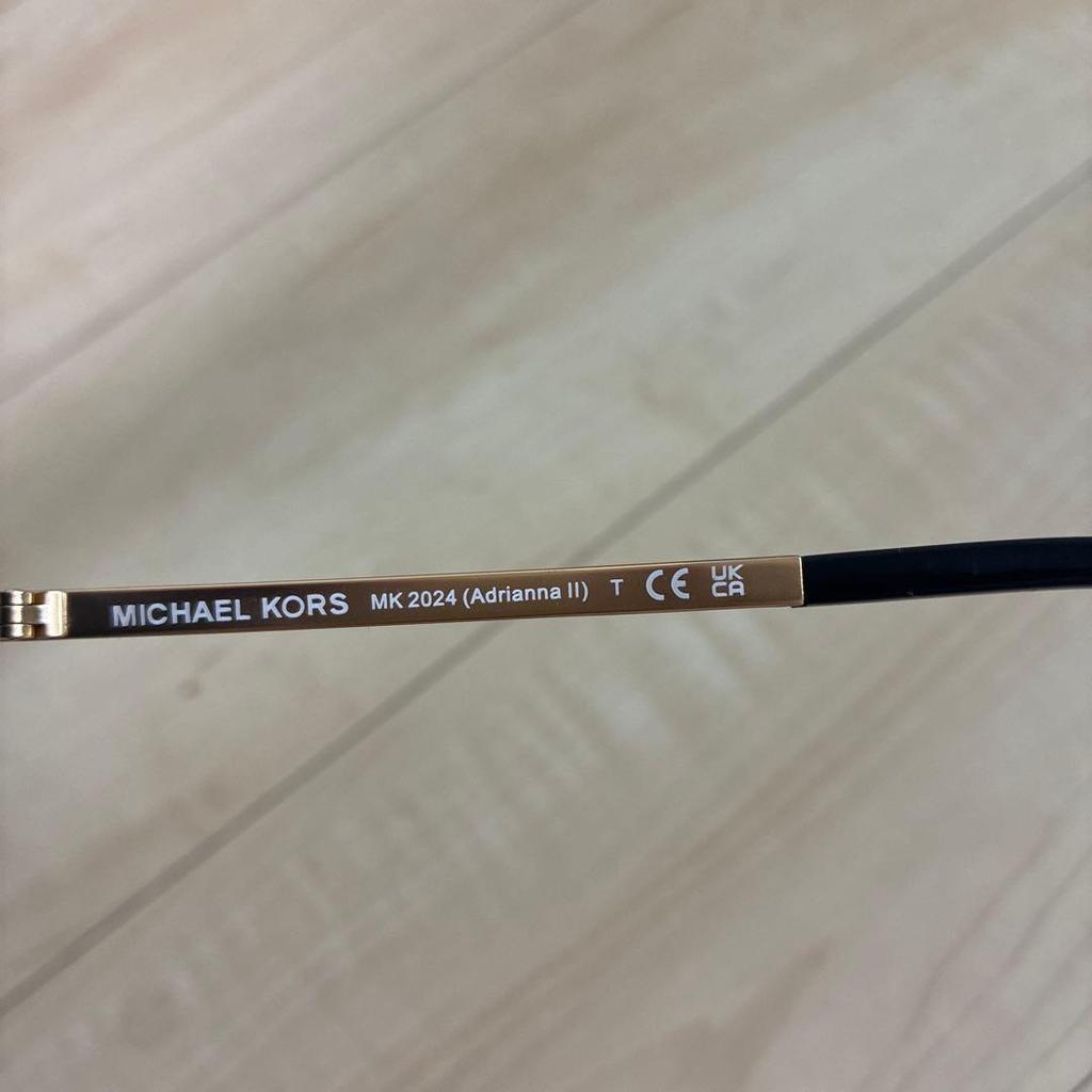 Б/у Солнцезащитные очки MICHAEL KORS Michael Kors MK 2024F Черные