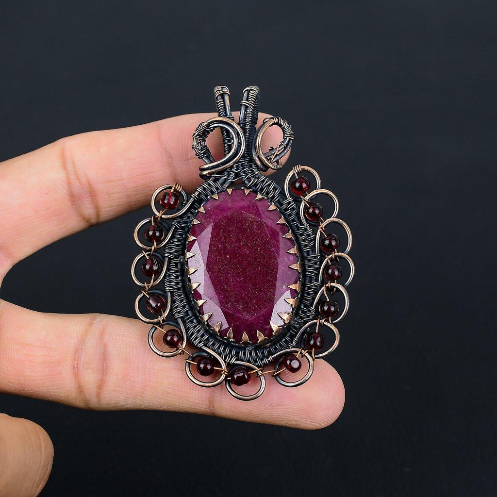 Великолепный красный рубиновый драгоценный камень Чистая медная проволока, обернутая ювелирными изделиями ручной работы