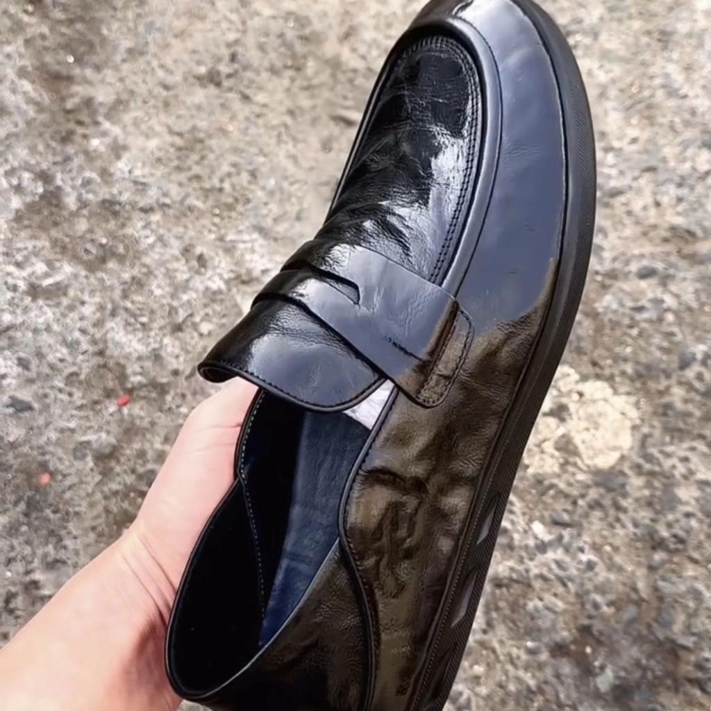 Fashion 2025New Men Casual Leather Business Shoes Soft Bottom Outdoor Walking Shoes Flat Designer Loafers Handmade Minimalist Dress Shoe