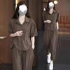 Модный женский летний костюм-шаровары, ломающий стереотипы и омолаживающий, в комплекте с модным двухпредметным костюмом в иностранном стиле