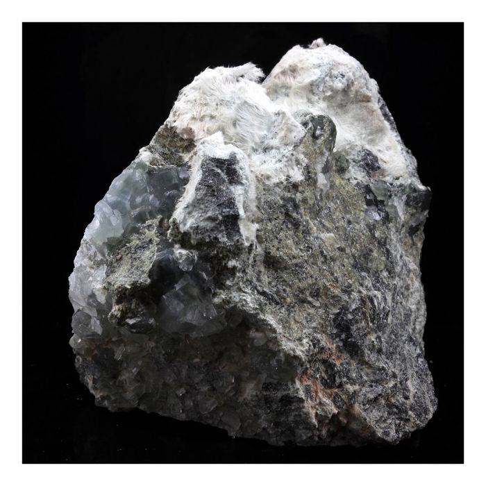 Pierres et Minéraux. Prehnite. 2252.0 ct. La Combe de la Selle, Bourg d'Oisans, France..