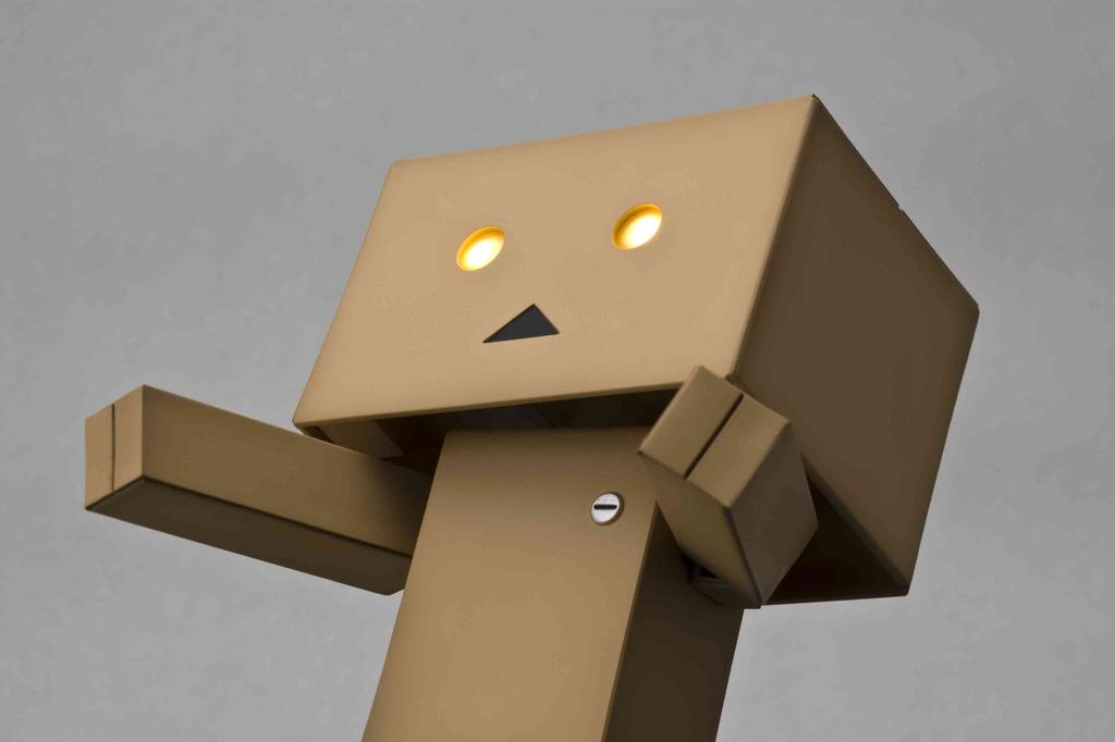Ремонт Revoltech Danbo (макияж)