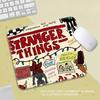 Коврик для мыши Stranger Things Европейский и американский коврик для мыши Stranger Things Graffiti из кожи Нескользящий и устойчивый к пятнам моющийся офисный коврик для клавиатуры