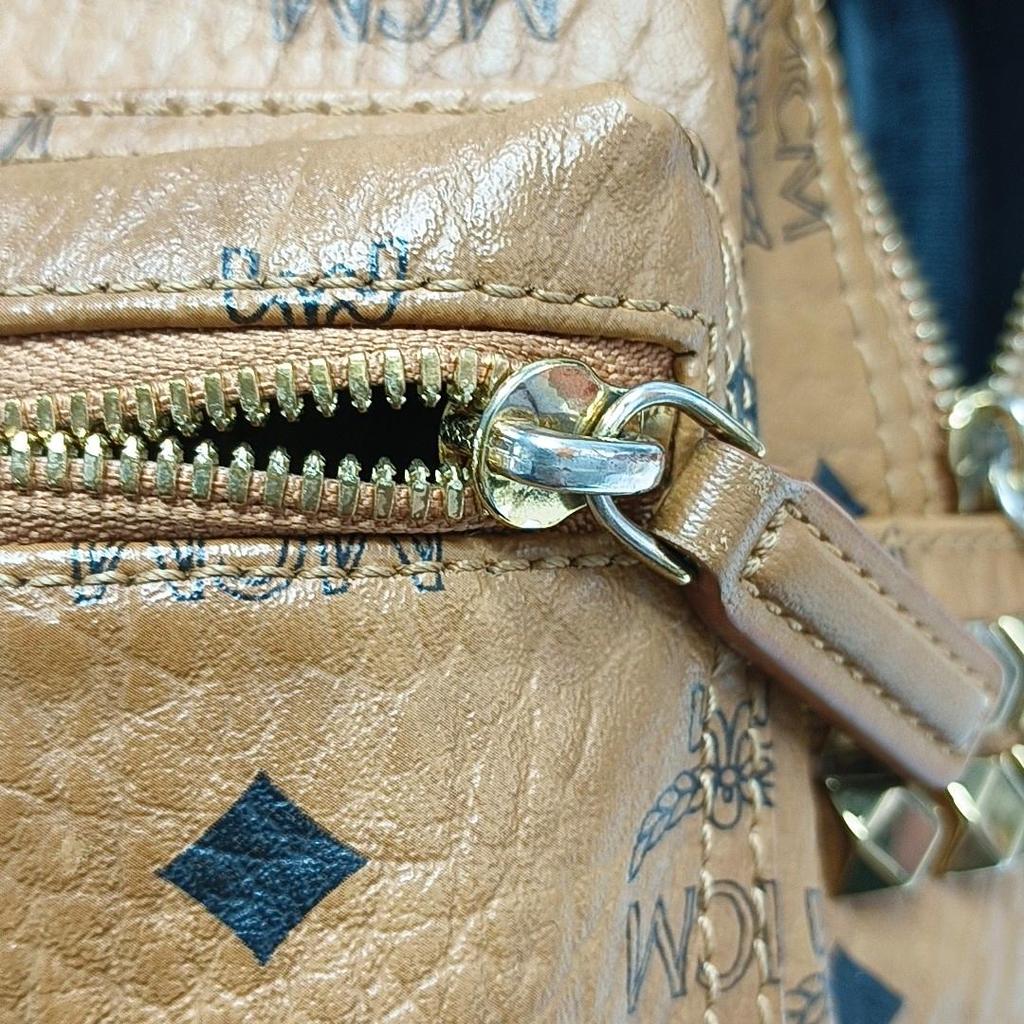 [Pre-Owned] Classic Allover Logo Studded Three-In-One Coated Canvas Shoulder Crossbody Backpack - Good #1F0KJKR