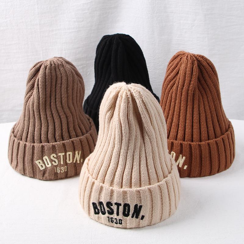Новая зимняя детская шапка из мягкого хлопка с вышивкой букв для детей 1-6 лет, шапки для мальчиков и девочек, одноцветные теплые вязаные шапочки