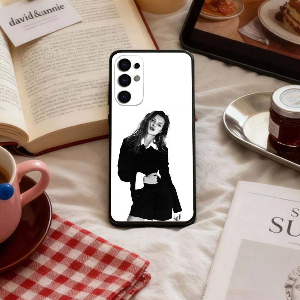 Кейс для телефона 90-х Brit Retro K-Kate M-Moss для Samsung S 25,24,23,22,30,21,10,9,Ultra,Plus,Lite,FE,4,5 G Мягкий Черный Кейс