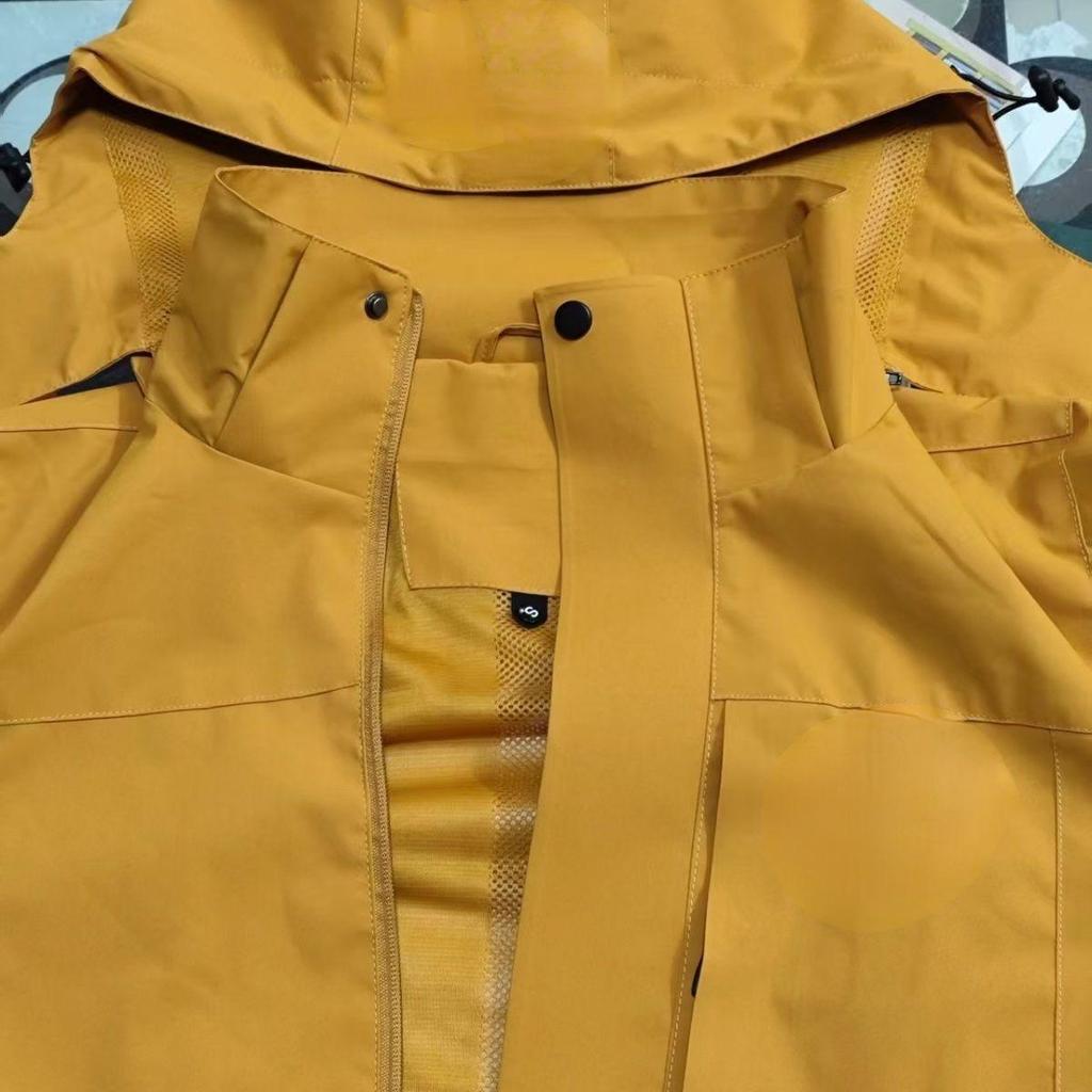 Men's Waterproof UV-Protection Spring/Autumn Windbreaker, 100% Polyester – Essential for Tibet