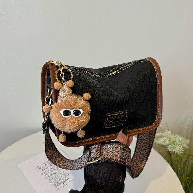 Сумки Бостон Женская 2024 Новая Высококлассная Сумка-багет на плечо: Популярная маленькая сумка-подушка кроссбоди с широким ремнем